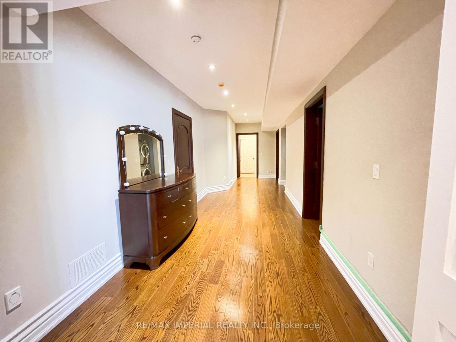 Lower - 63 Norton Avenue, Toronto, Ontario  M2N 4A2 - Photo 25 - C12131845