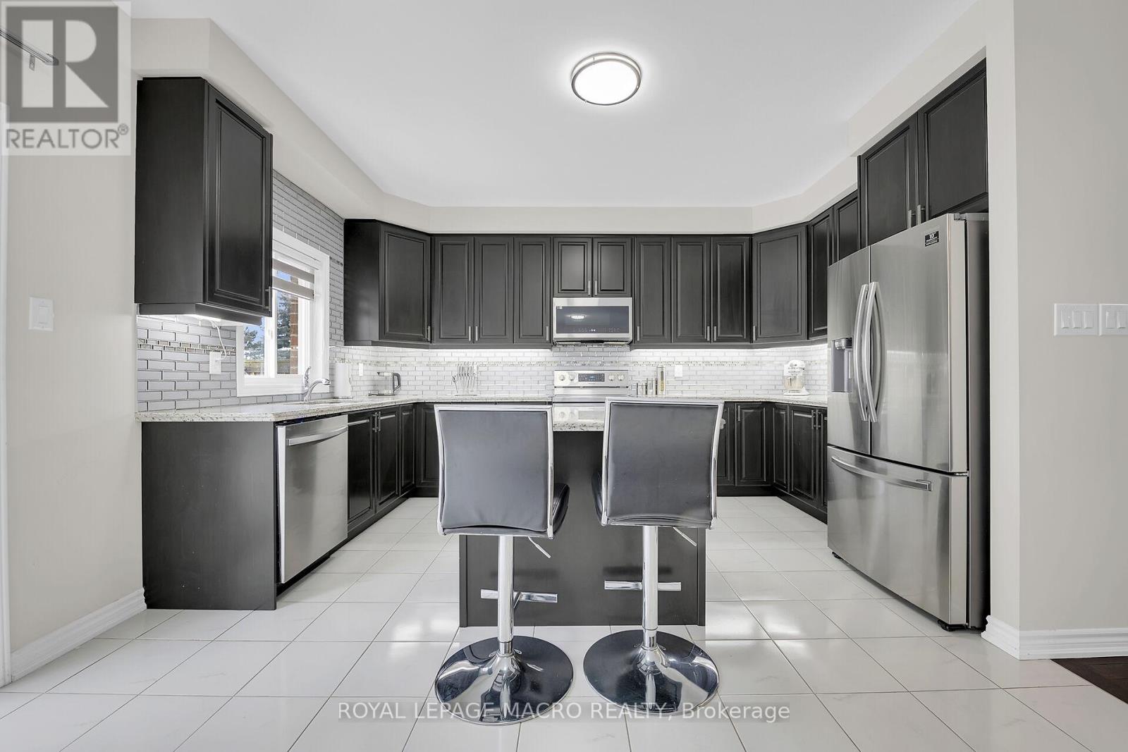 88 Bellroyal Crescent, Hamilton, Ontario  L8J 0G1 - Photo 4 - X11994747