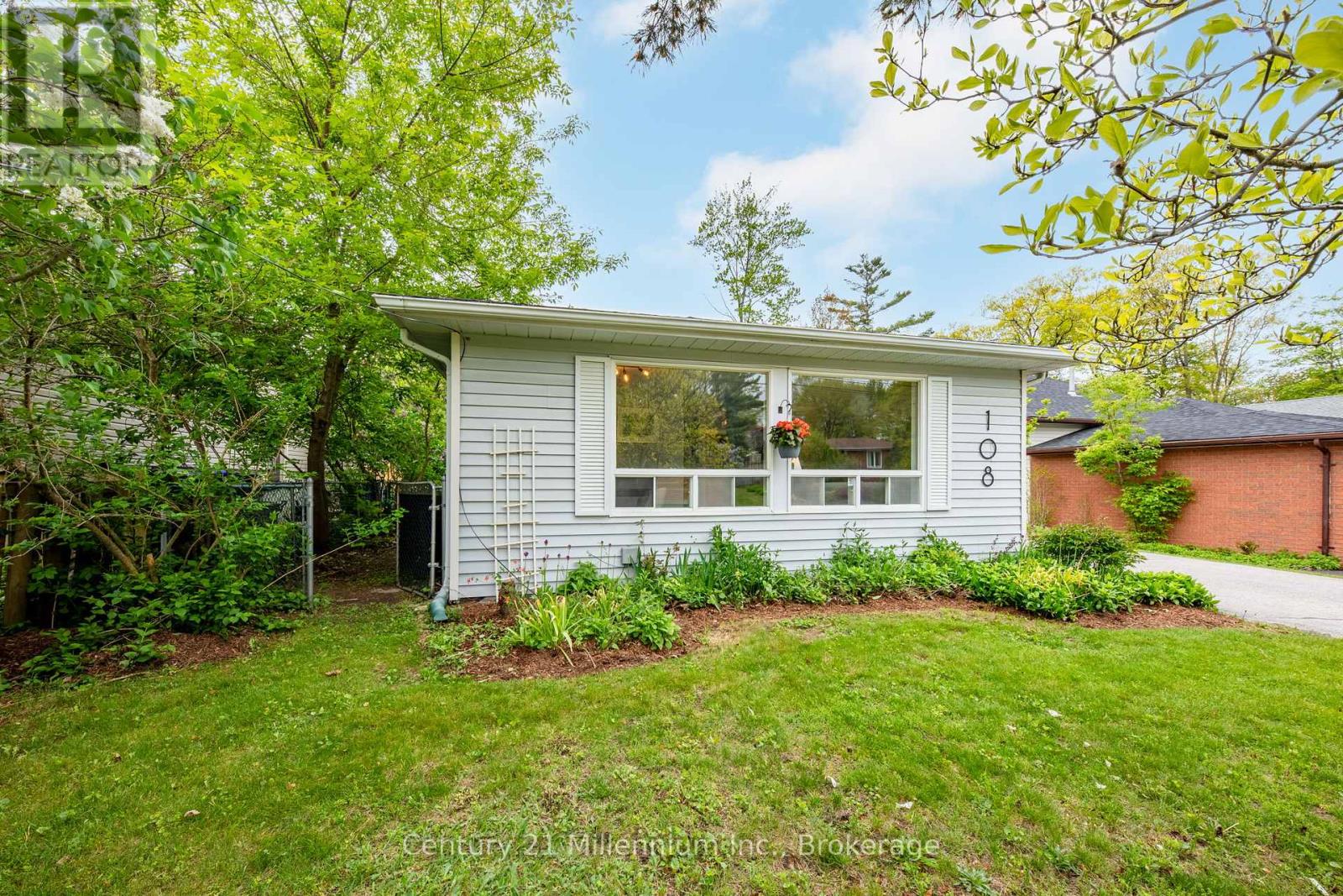 108 Ansley Road, Wasaga Beach, Ontario L9Z 2N5 - Photo 2 - S12192205