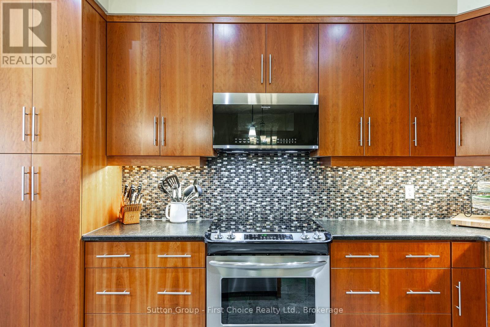 138 Oak Park Drive, Waterloo, Ontario  N2K 0B3 - Photo 10 - X12192151