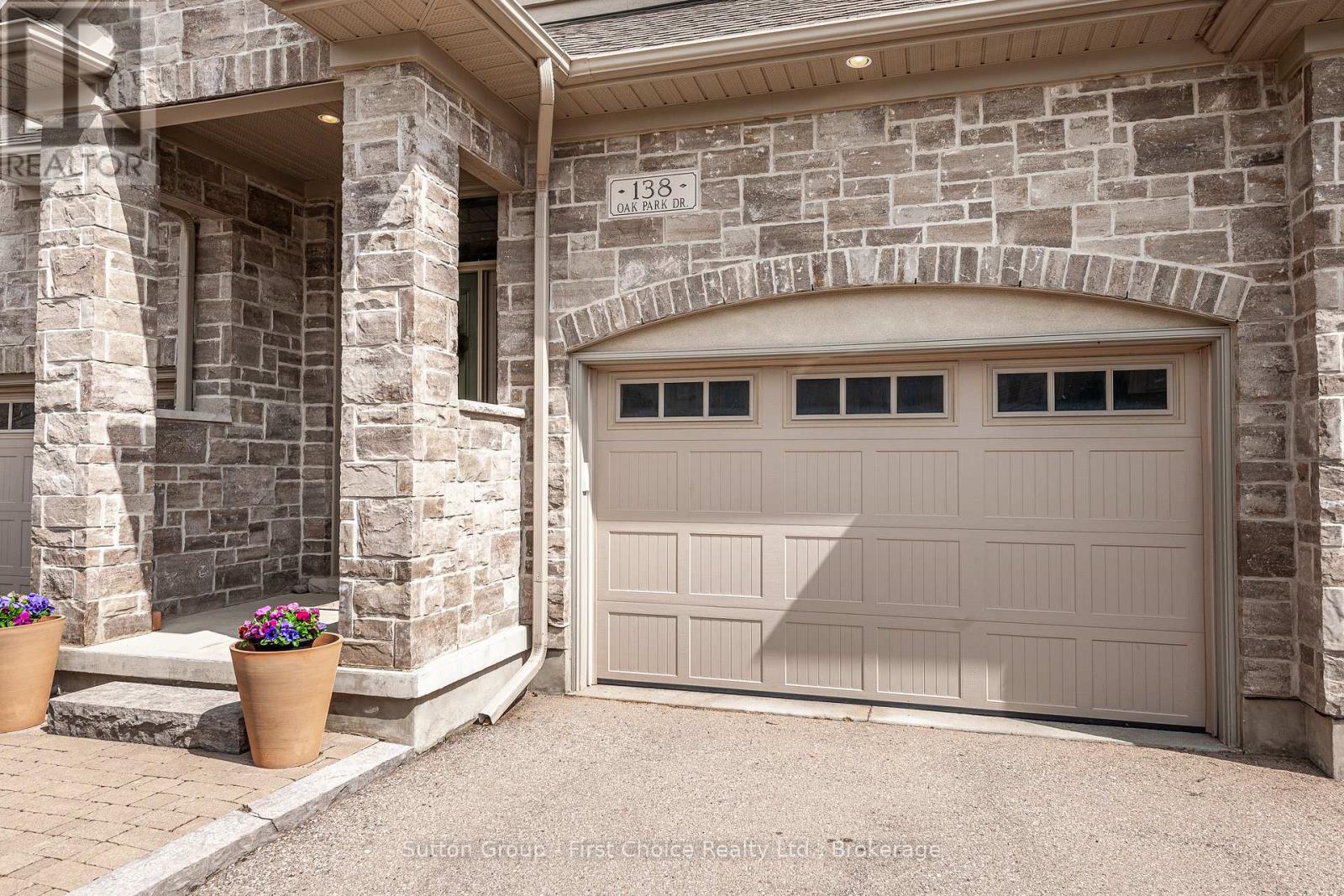138 Oak Park Drive, Waterloo, Ontario  N2K 0B3 - Photo 2 - X12192151