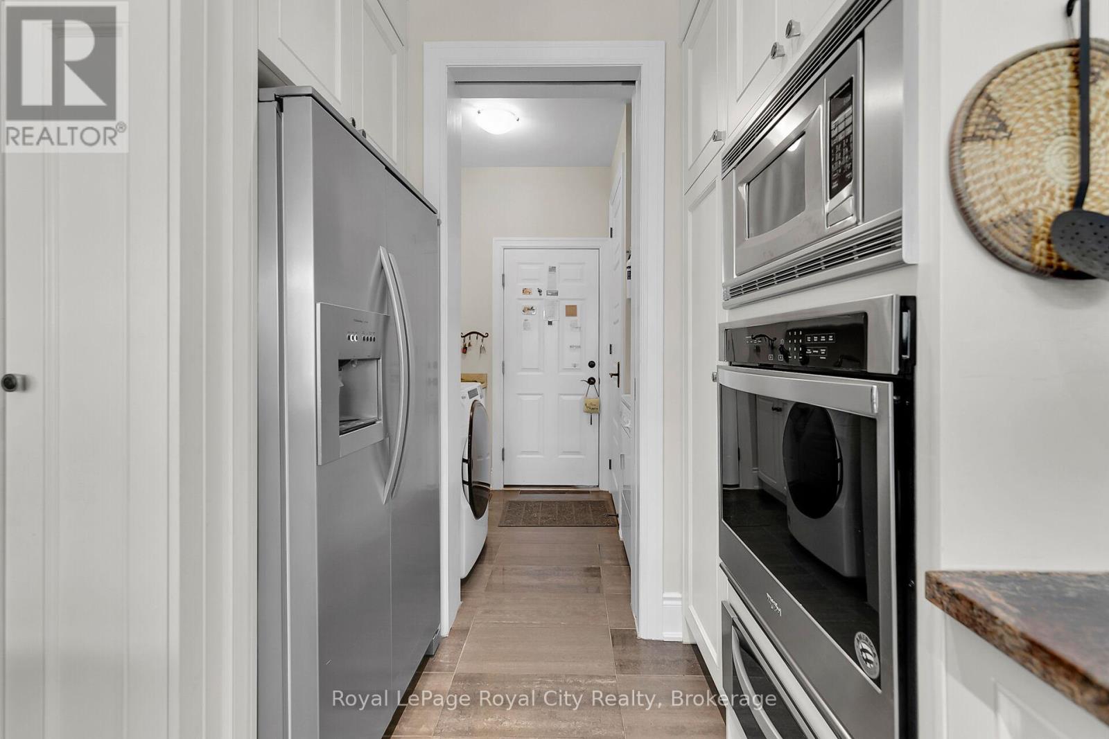 54 Aberfoyle Mill Crescent, Puslinch, Ontario  N1H 6H9 - Photo 12 - X12192234