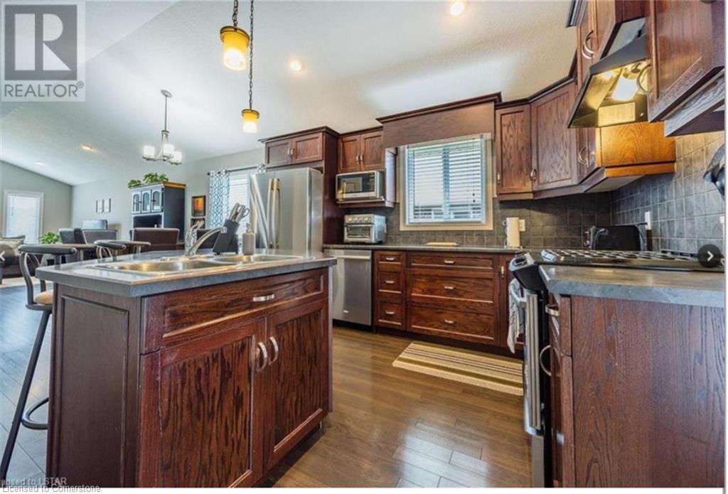 Photo 3 of 25 for 3 Lawrence Avenue