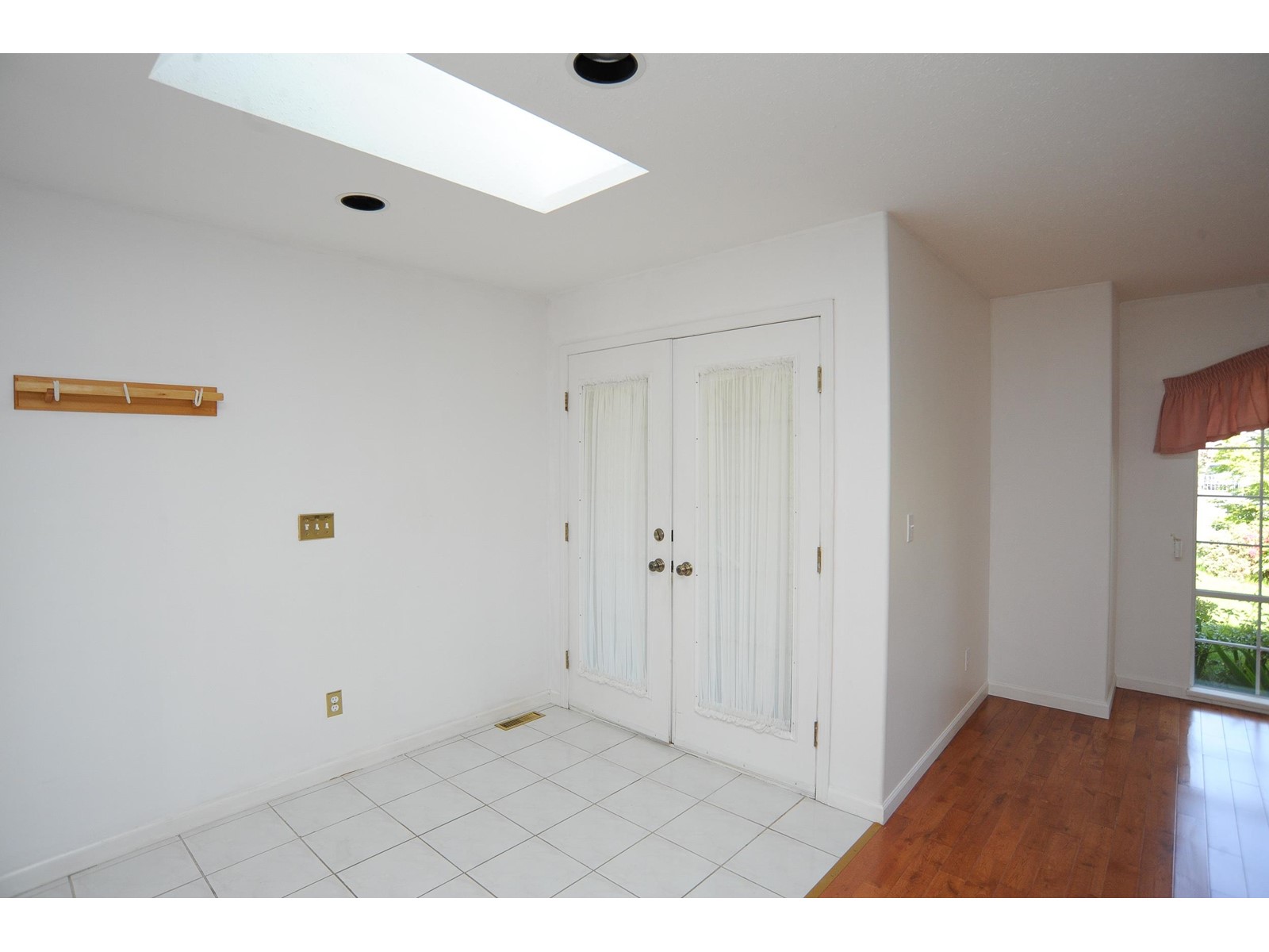 Property at 1537 131 STREET image 2