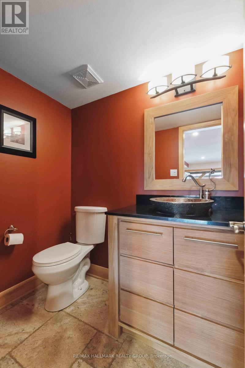 39 Robinson Avenue, Ottawa, Ontario  K1N 8N8 - Photo 10 - X12192250