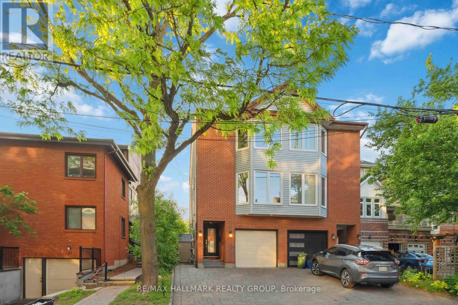 39 Robinson Avenue, Ottawa, Ontario  K1N 8N8 - Photo 2 - X12192250