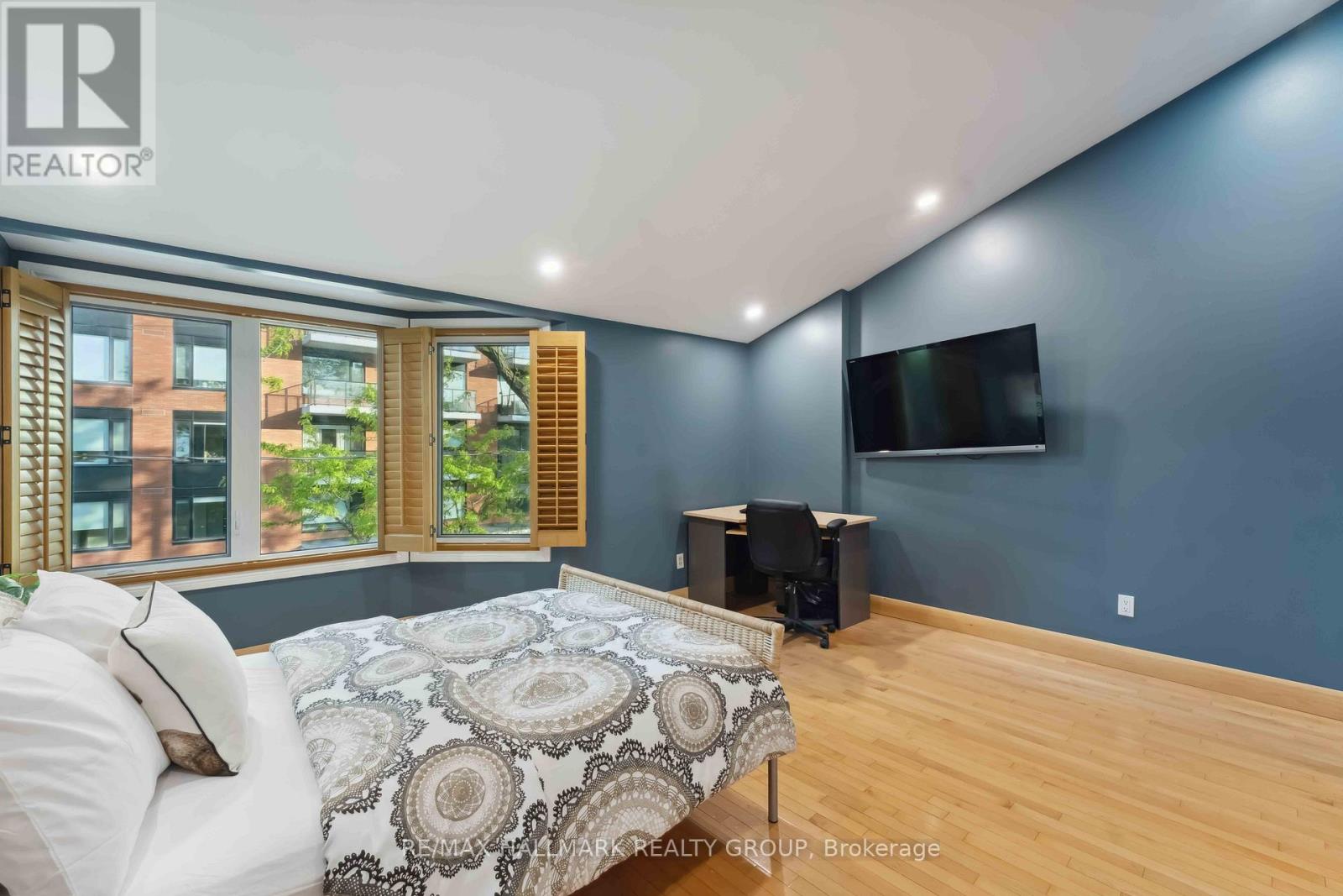 39 Robinson Avenue, Ottawa, Ontario  K1N 8N8 - Photo 31 - X12192250