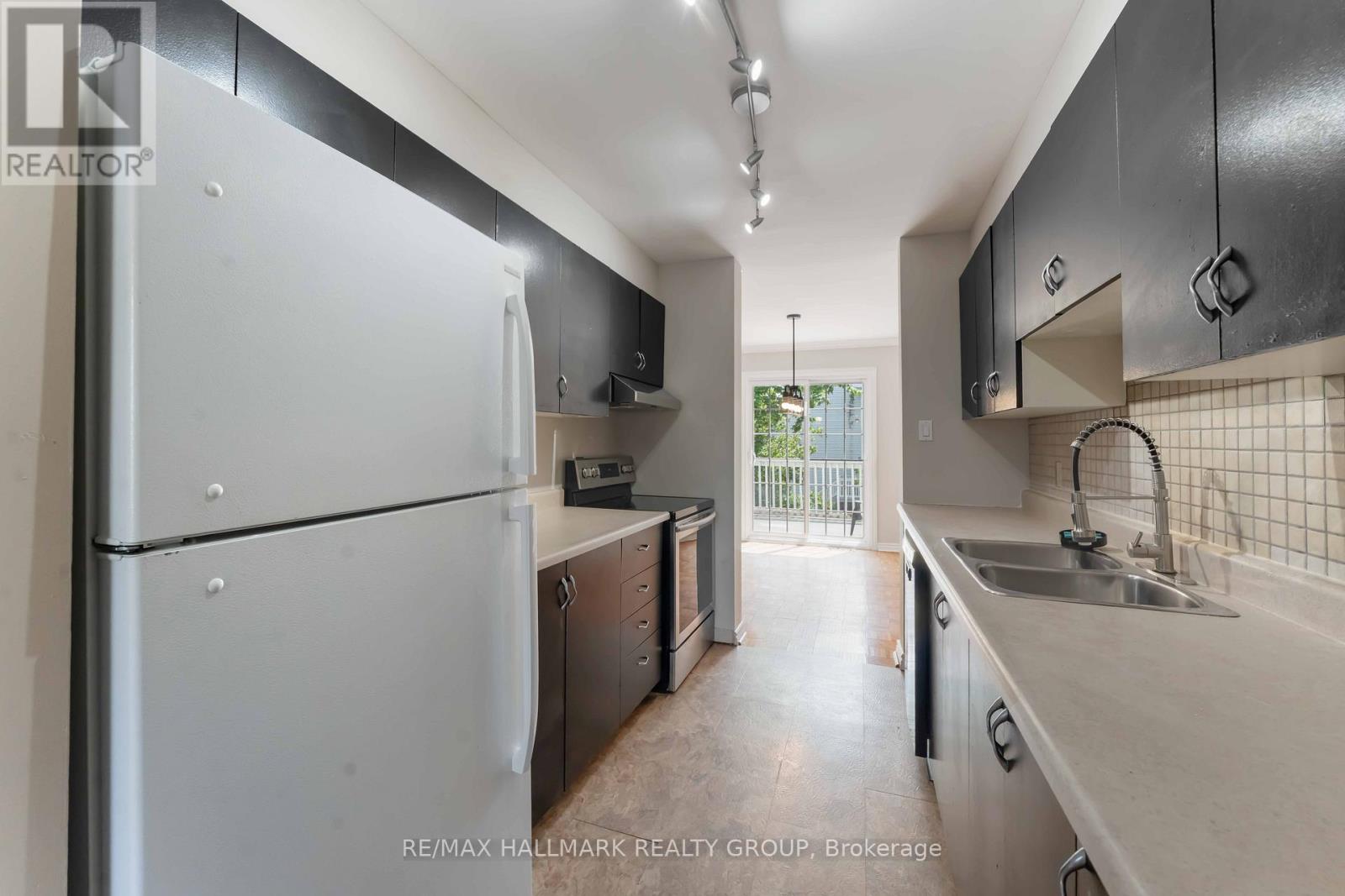 4 Castlegreen Private, Ottawa, Ontario  K1T 3N2 - Photo 12 - X12192267
