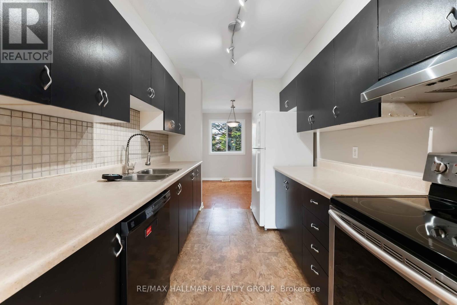 4 Castlegreen Private, Ottawa, Ontario  K1T 3N2 - Photo 13 - X12192267