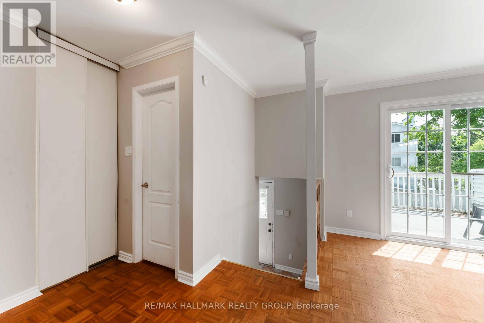 4 Castlegreen Private, Ottawa, Ontario  K1T 3N2 - Photo 3 - X12192267
