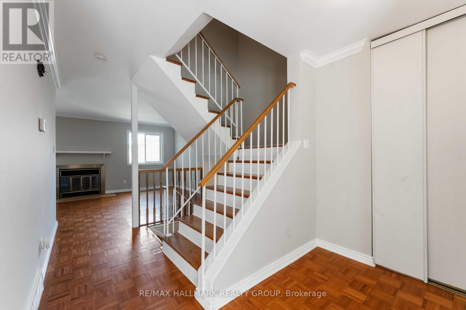 4 Castlegreen Private, Ottawa, Ontario  K1T 3N2 - Photo 4 - X12192267