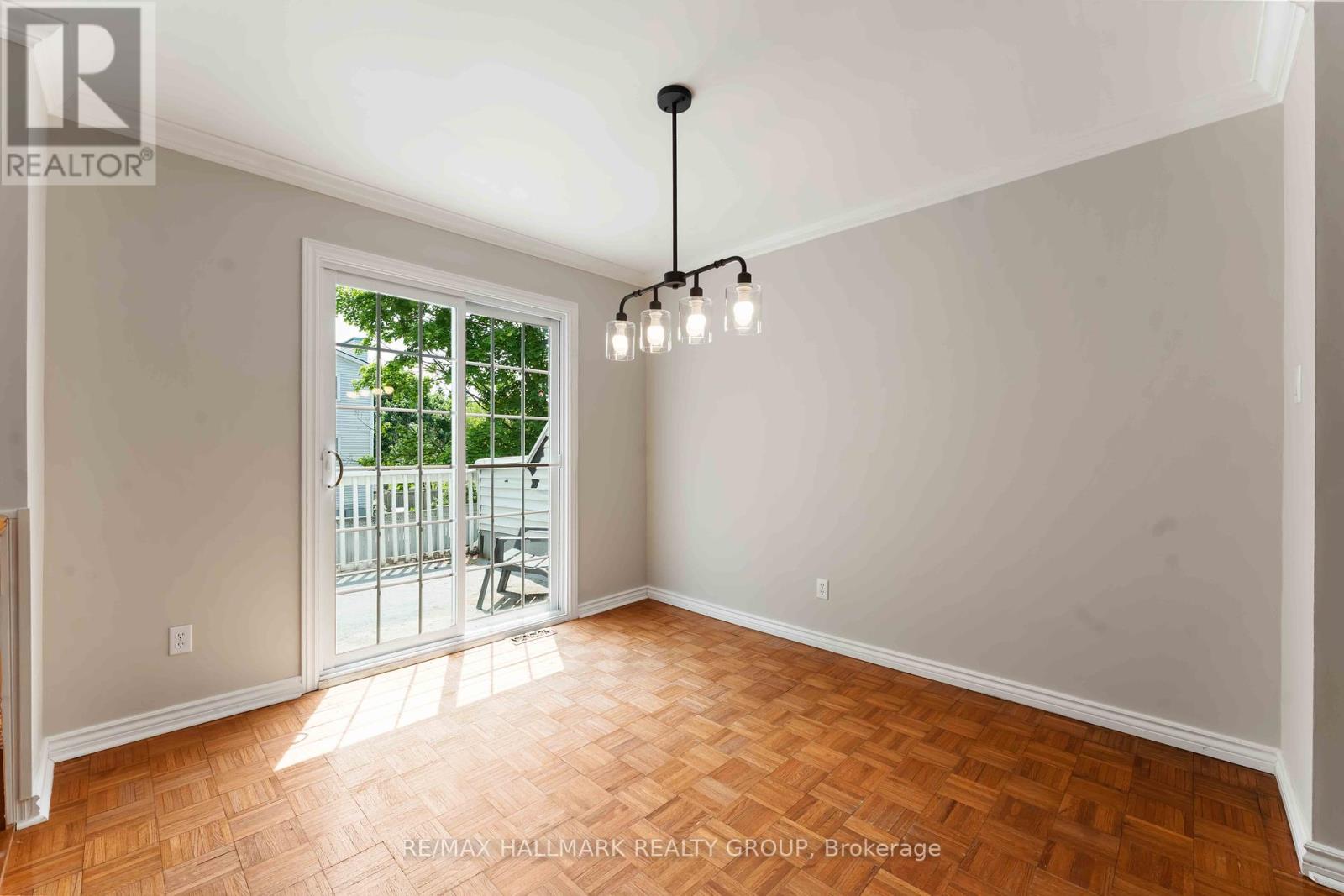 4 Castlegreen Private, Ottawa, Ontario  K1T 3N2 - Photo 5 - X12192267