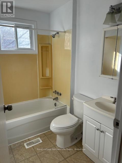 230-232 Fifth Avenue W, North Bay, Ontario  P1B 3N6 - Photo 9 - X12192175
