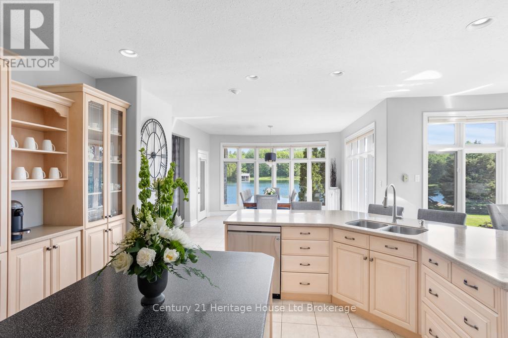 5067 Hamilton Road, Thames Centre, Ontario  N0L 1G6 - Photo 12 - X12192196