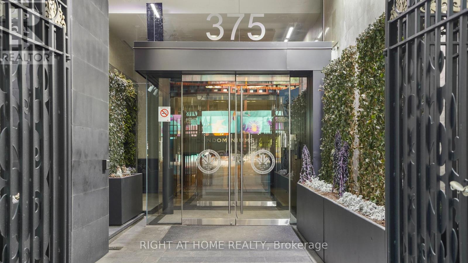 2103 - 375 King Street W, Toronto, Ontario  M5V 1K5 - Photo 2 - C12192065
