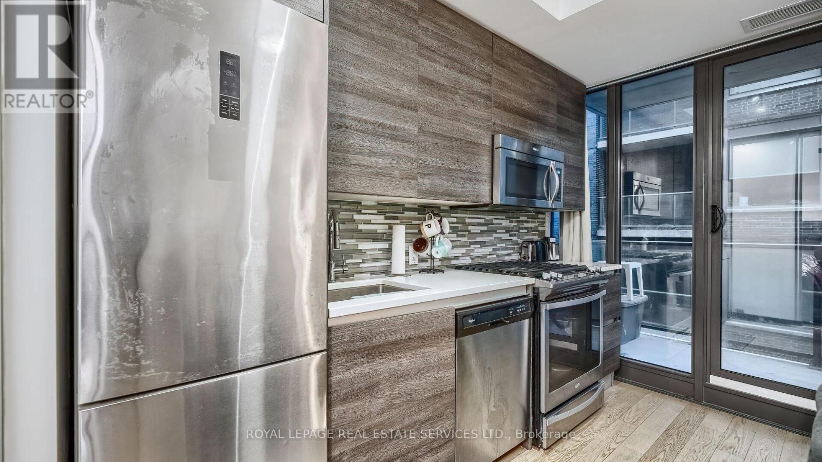 1301 - 111 Bathurst Street, Toronto, Ontario  M5V 0M9 - Photo 14 - C12192235