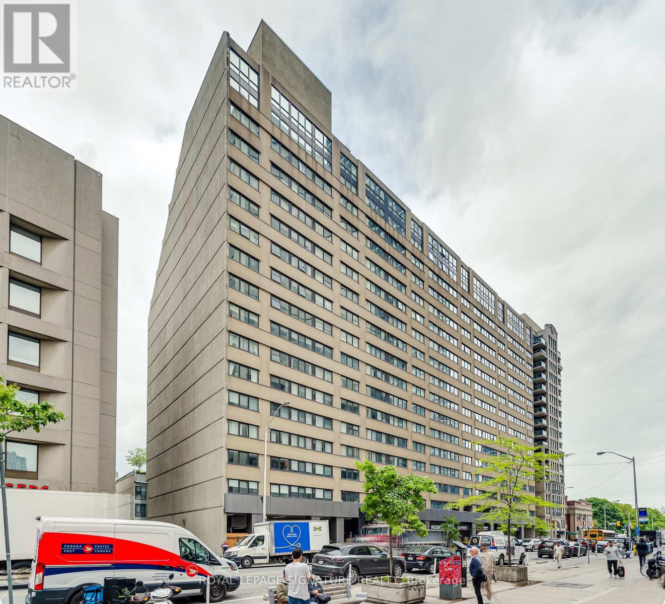 806 - 360 Bloor Street E, Toronto, Ontario  M4W 3M3 - Photo 1 - C12192252