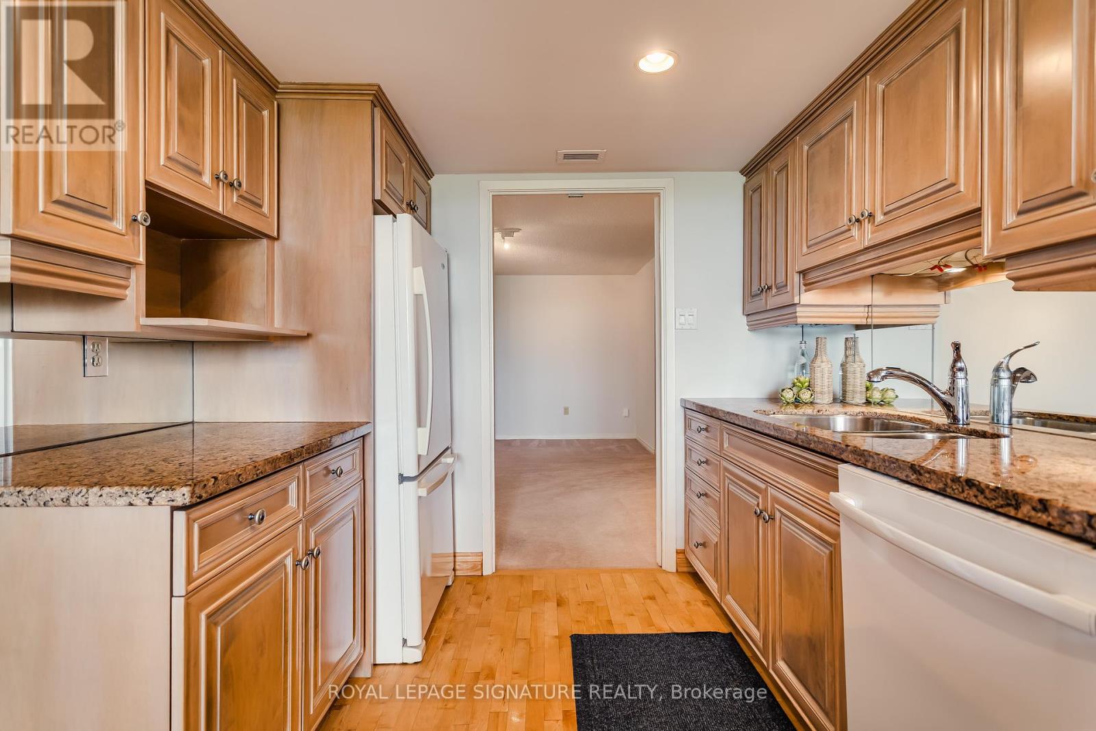 806 - 360 Bloor Street E, Toronto, Ontario  M4W 3M3 - Photo 15 - C12192252