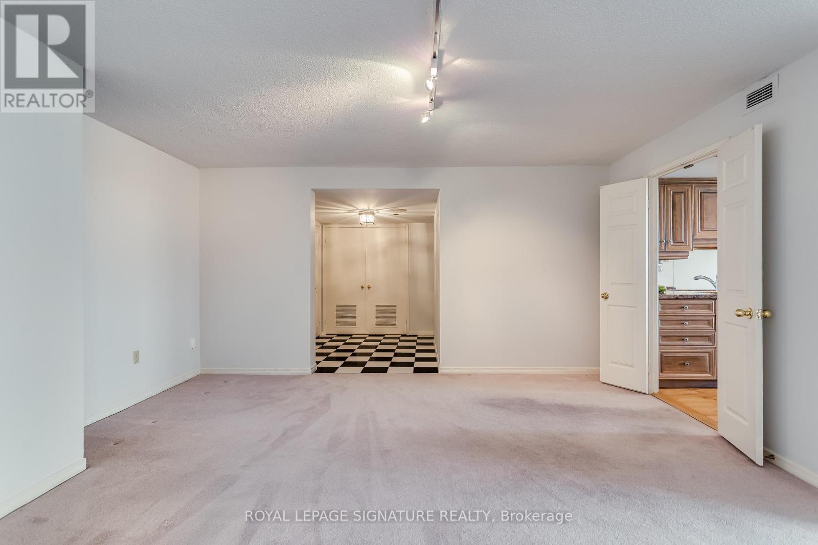 806 - 360 Bloor Street E, Toronto, Ontario  M4W 3M3 - Photo 6 - C12192252