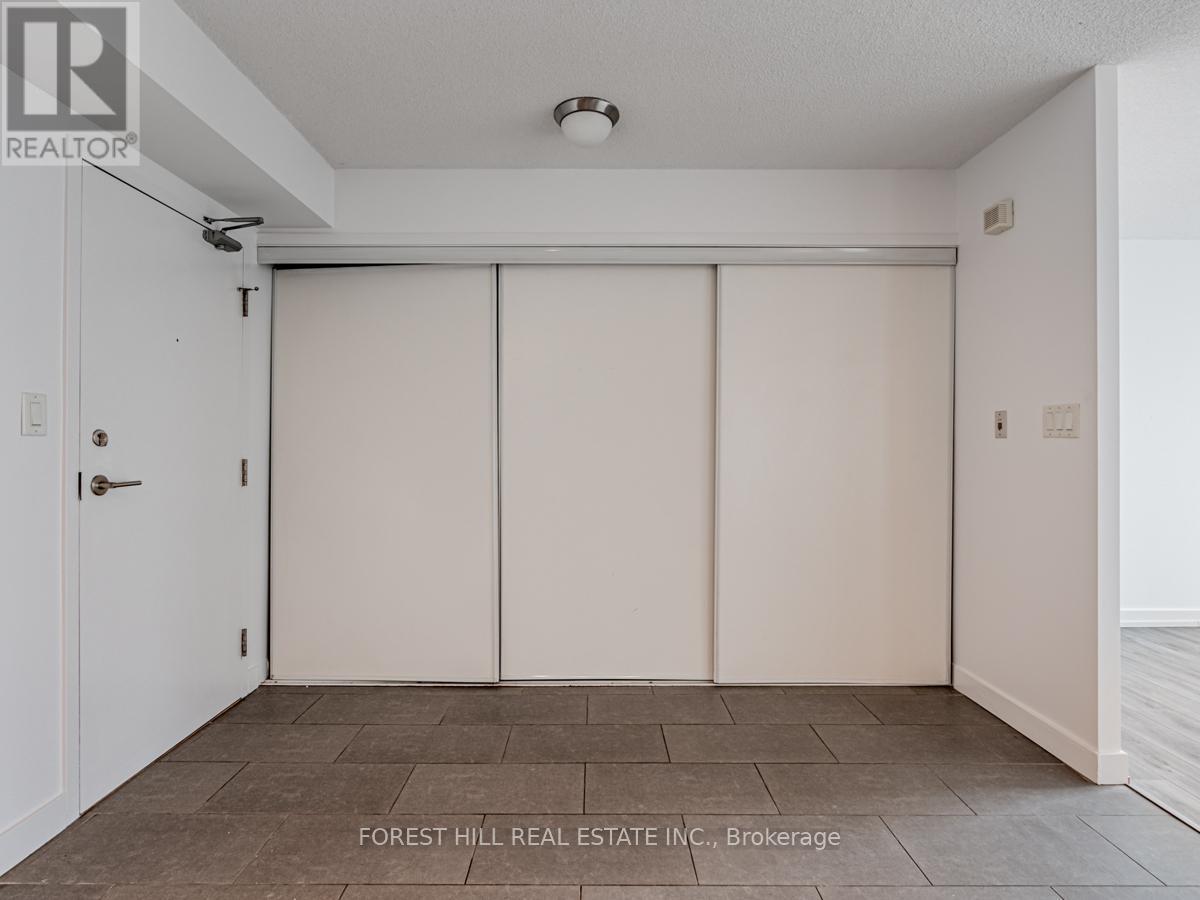 819 - 15 Brunel Court, Toronto, Ontario  M5V 3Y6 - Photo 4 - C12192297