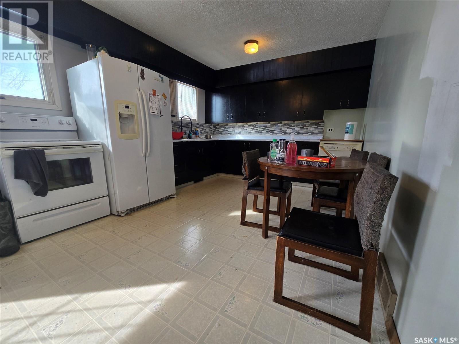 33 4th Avenue E, Central Butte, Saskatchewan  S0H 0A1 - Photo 7 - SK998357
