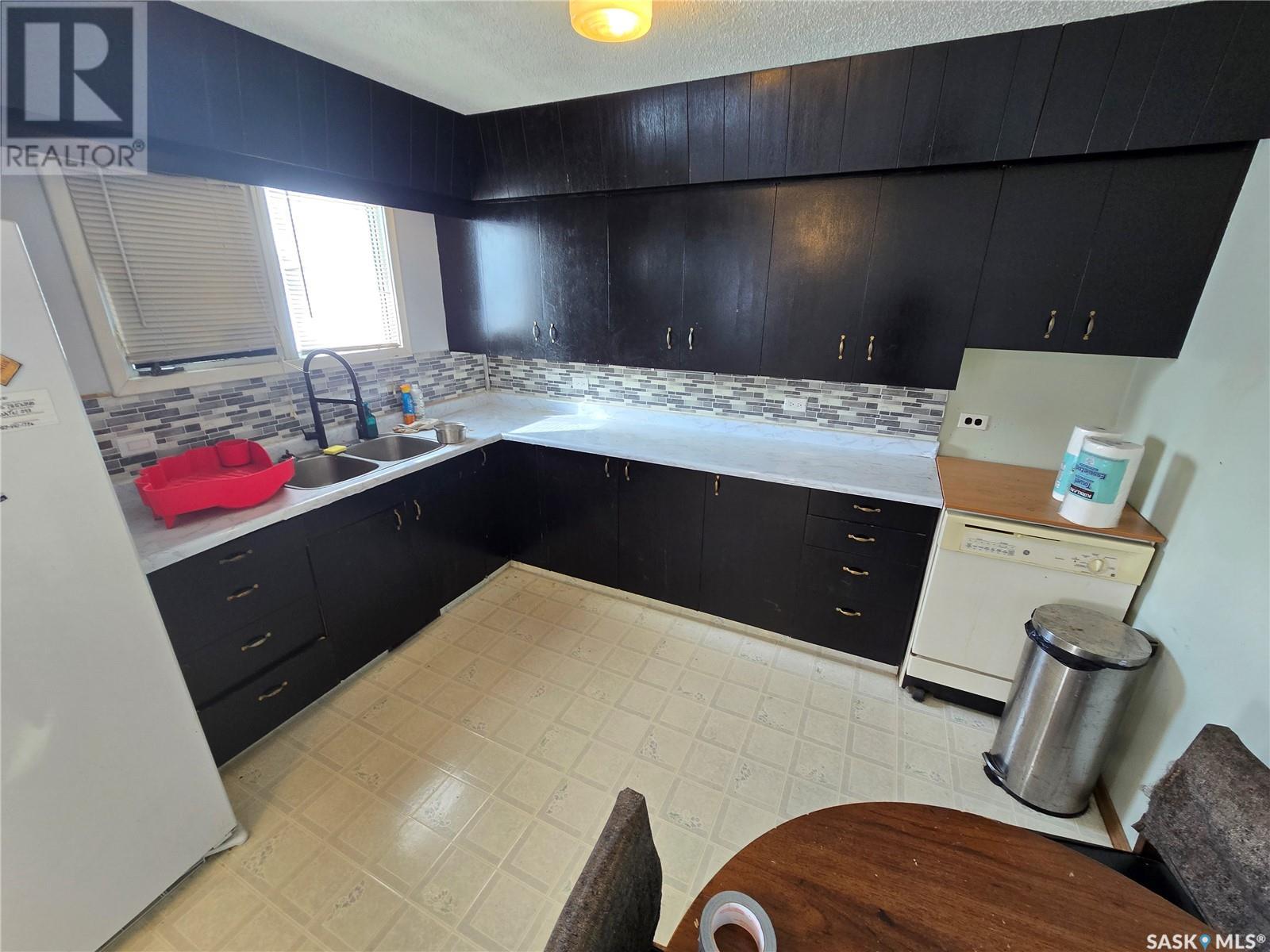 33 4th Avenue E, Central Butte, Saskatchewan  S0H 0A1 - Photo 11 - SK998357