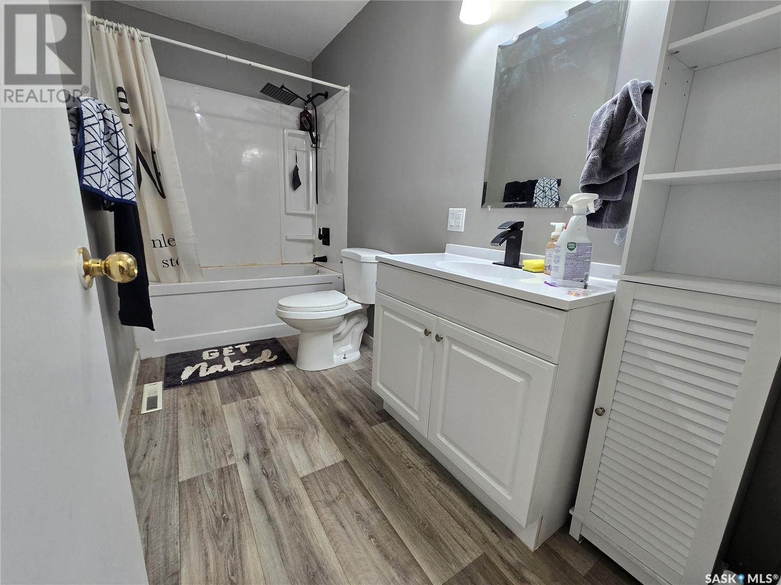 33 4th Avenue E, Central Butte, Saskatchewan  S0H 0A1 - Photo 13 - SK998357