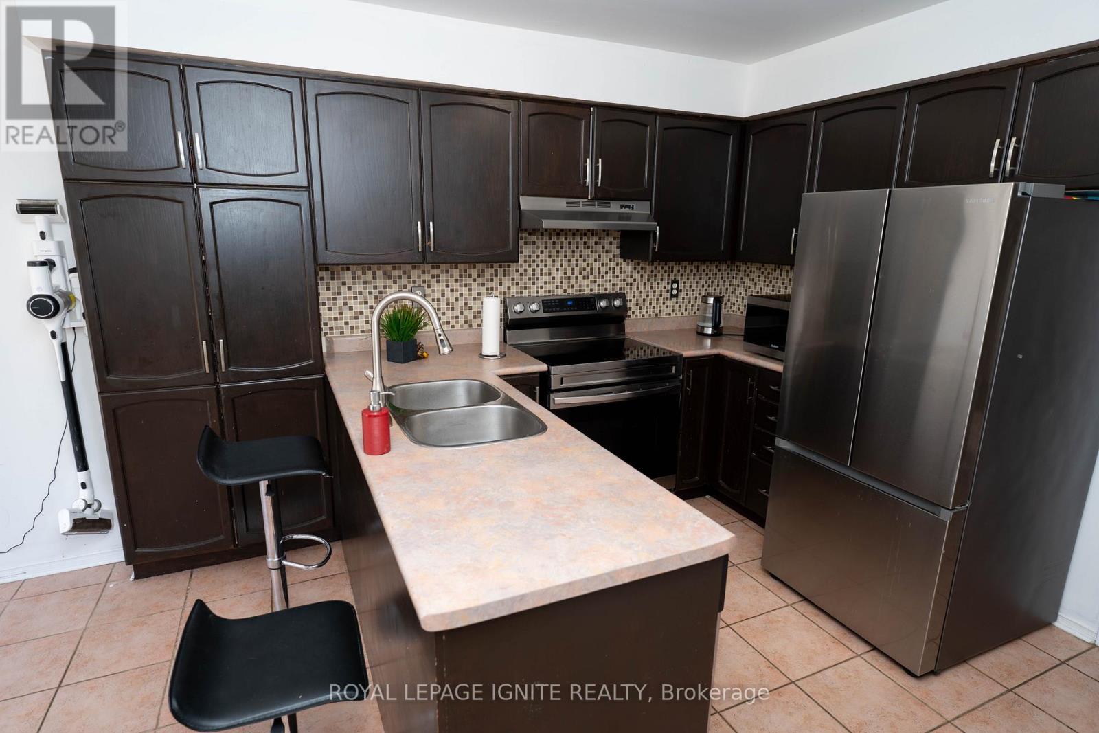 82 Elephant Hill Drive, Clarington, Ontario  L1C 4M6 - Photo 11 - E12192013