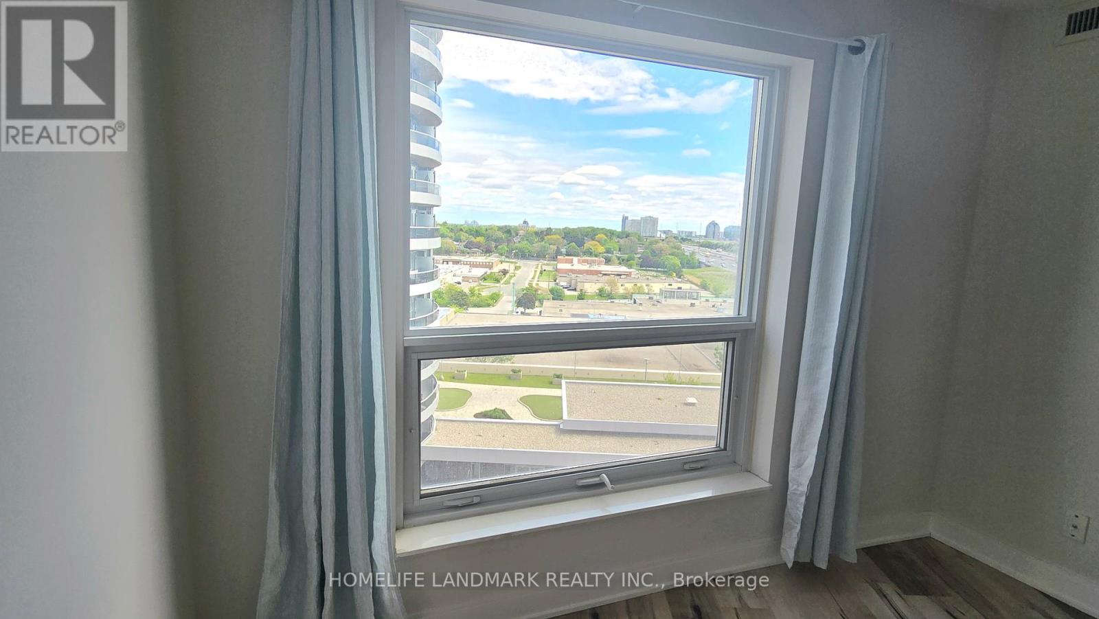 1111 - 125 Village Green Square, Toronto, Ontario  M1S 0G3 - Photo 10 - E12192039