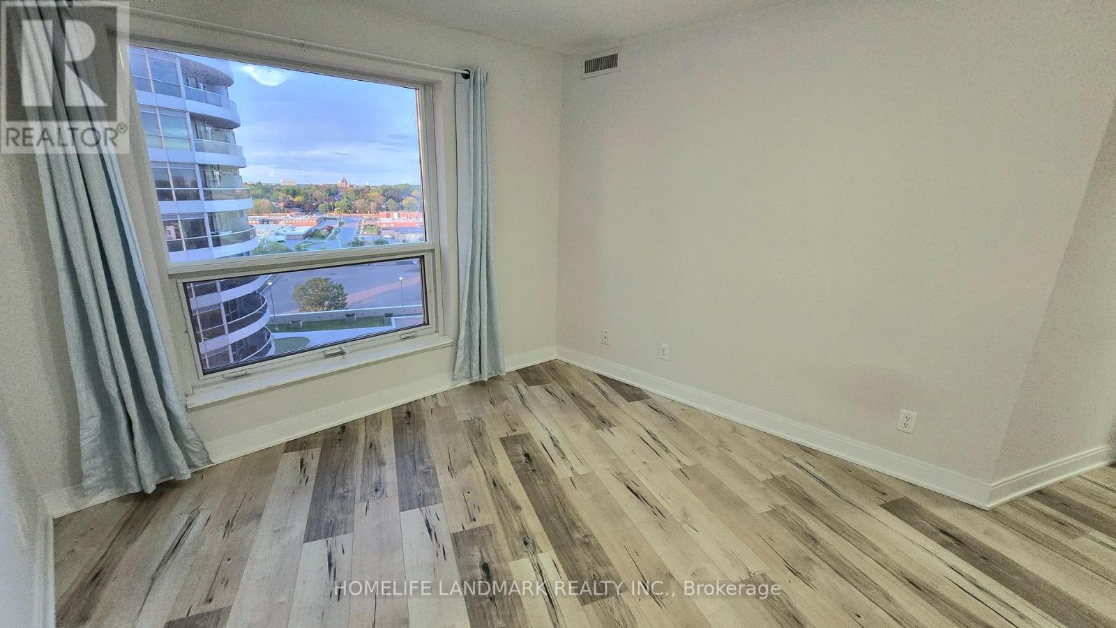 1111 - 125 Village Green Square, Toronto, Ontario  M1S 0G3 - Photo 12 - E12192039