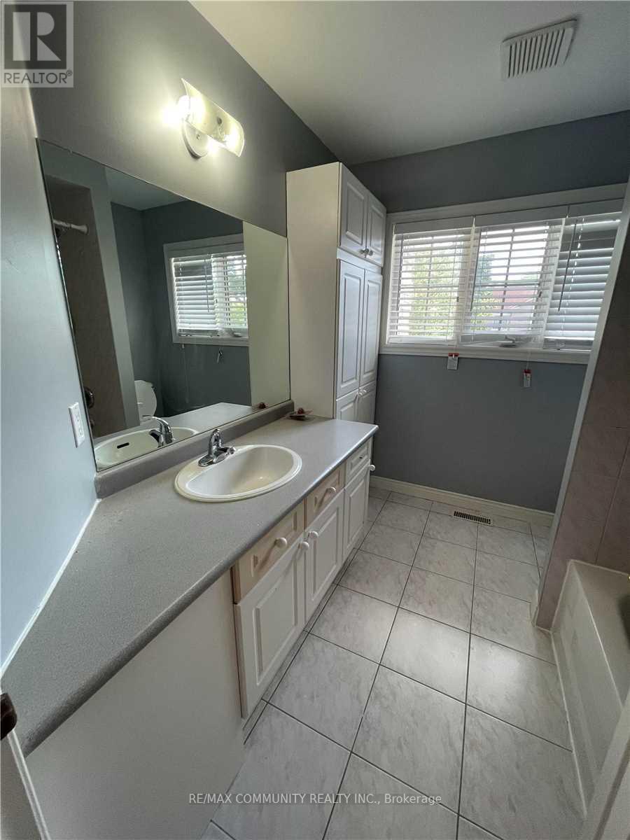 Main - 38 Bluenose Crescent, Toronto, Ontario  M1C 4R6 - Photo 15 - E12192176
