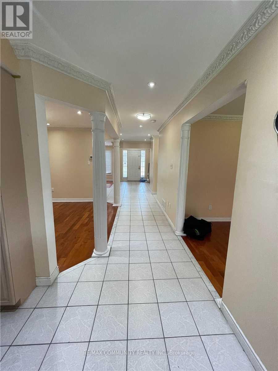 Main - 38 Bluenose Crescent, Toronto, Ontario  M1C 4R6 - Photo 2 - E12192176