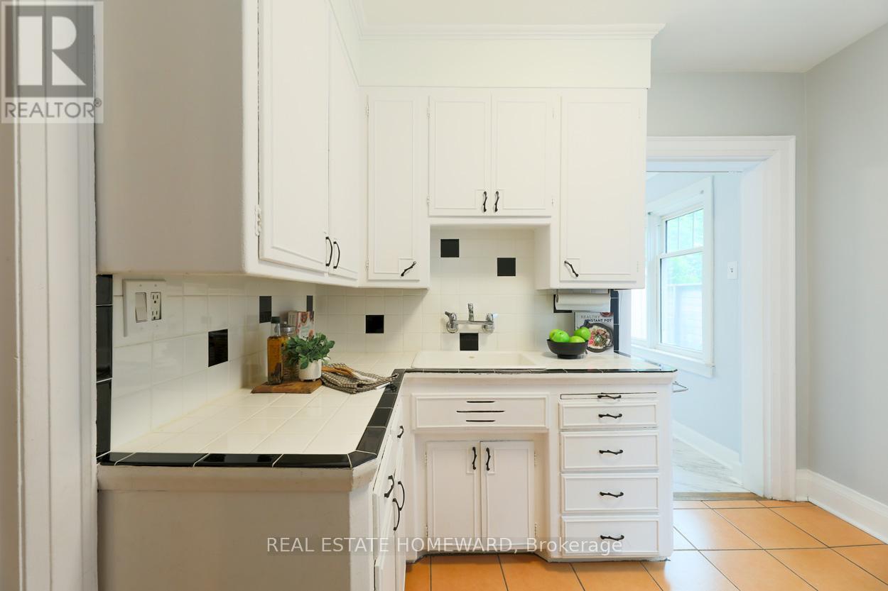 1778 Gerrard Street E, Toronto (Woodbine Corridor), Ontario  M4L 2B4 - Photo 15 - E12192254