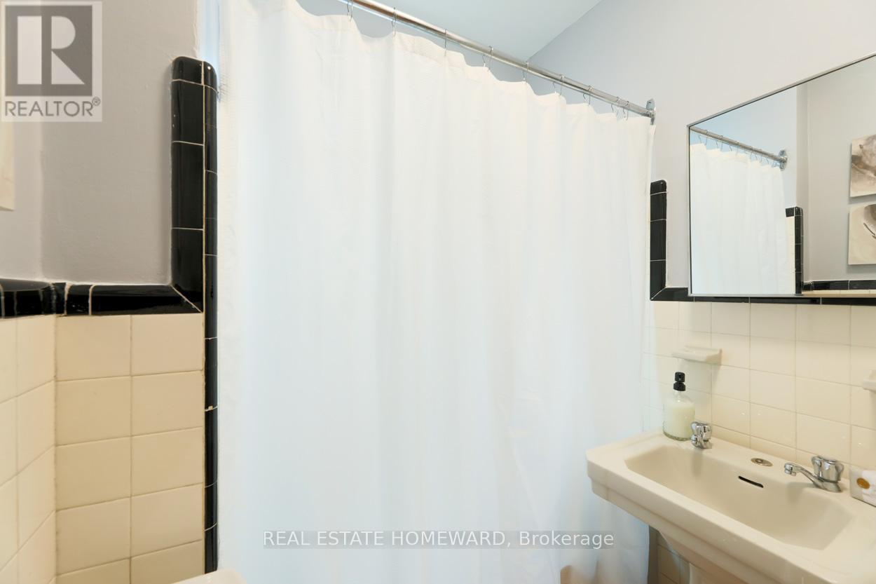 1778 Gerrard Street E, Toronto (Woodbine Corridor), Ontario  M4L 2B4 - Photo 19 - E12192254