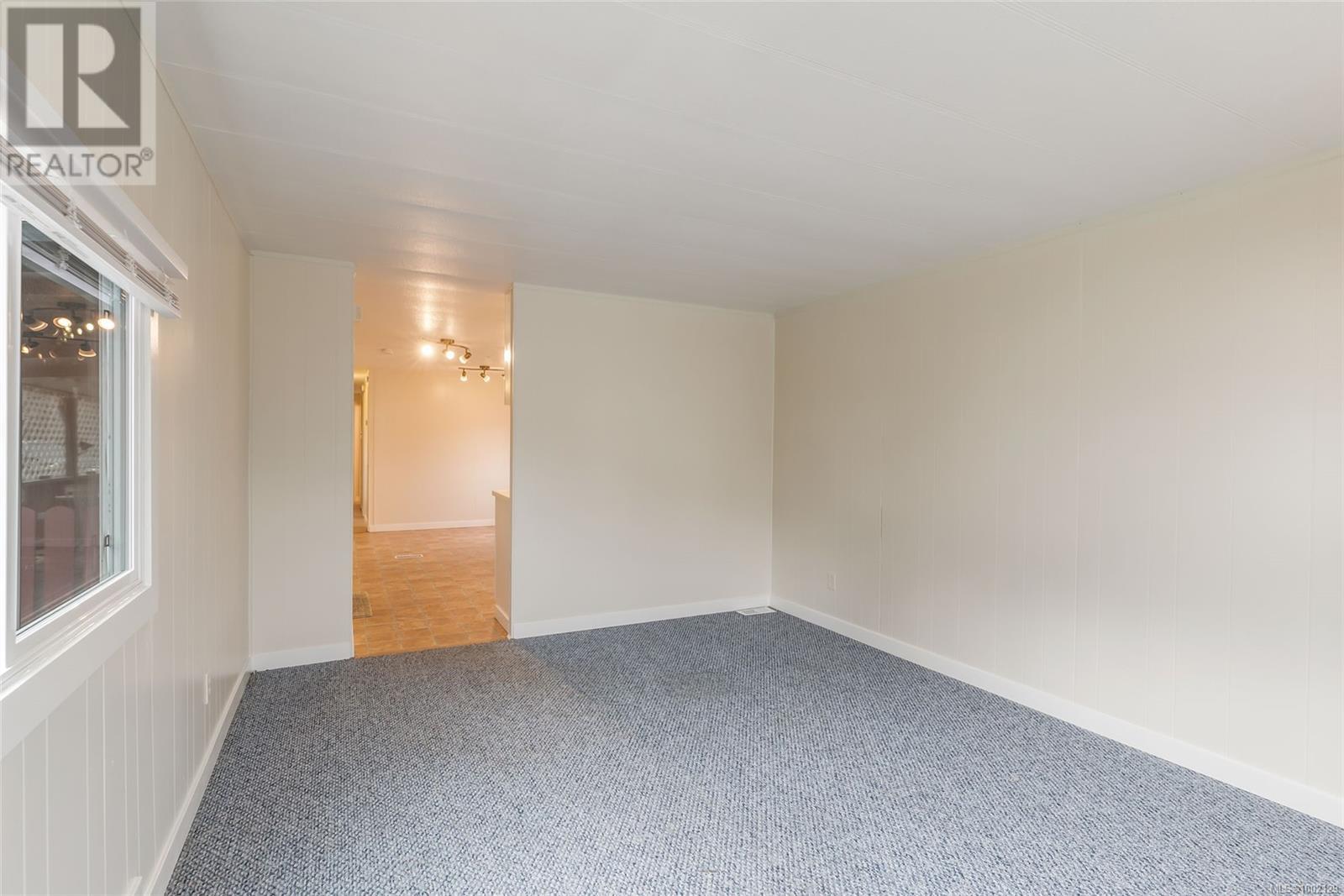 Property at 38 Honey Dr image 3