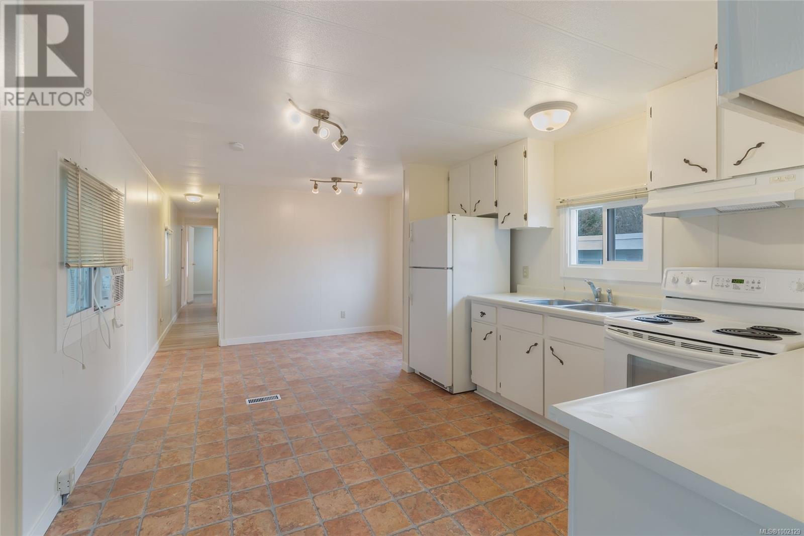 Property at 38 Honey Dr image 4