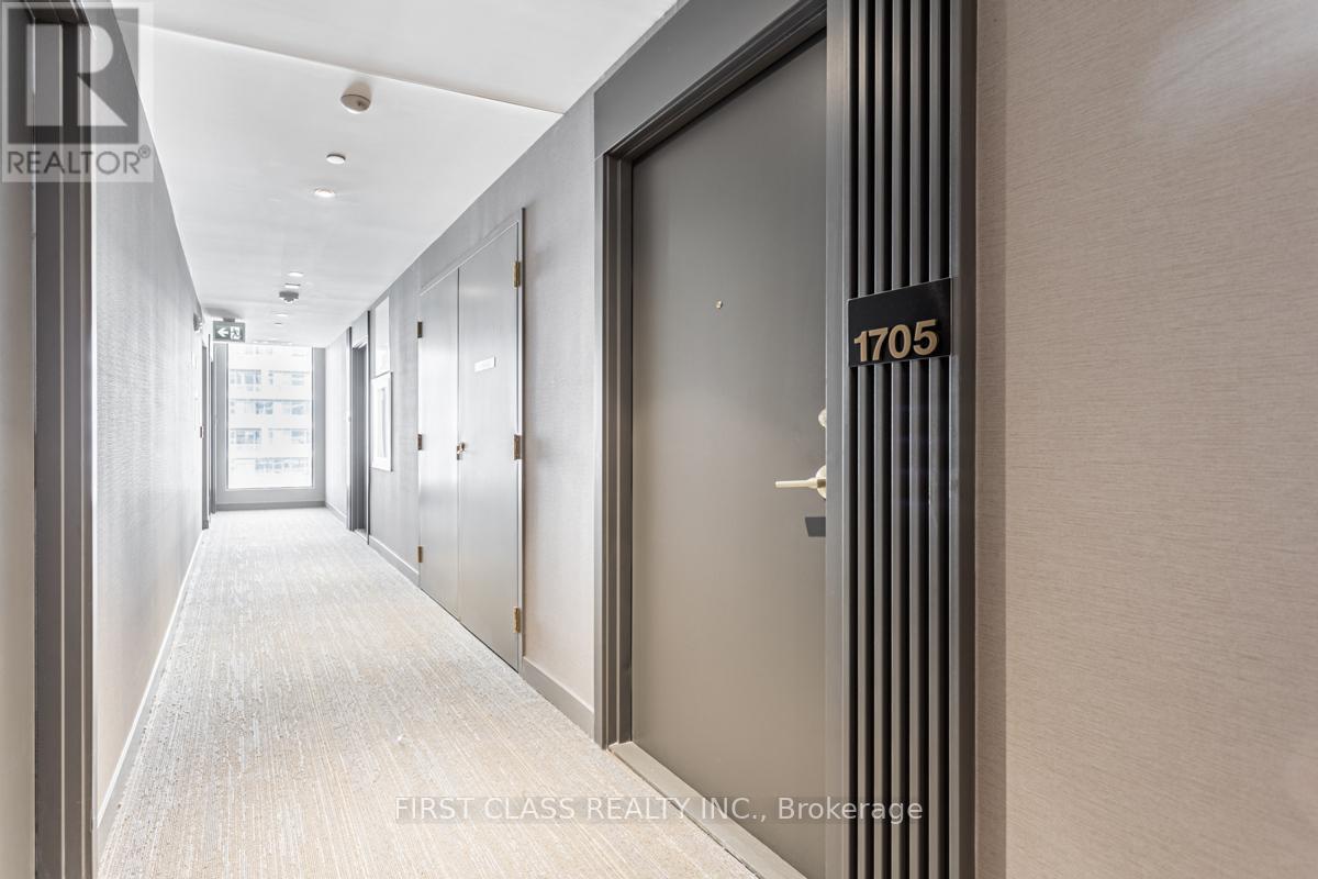 1705 - 898 Portage Parkway, Vaughan, Ontario  L4K 0J3 - Photo 3 - N12192054