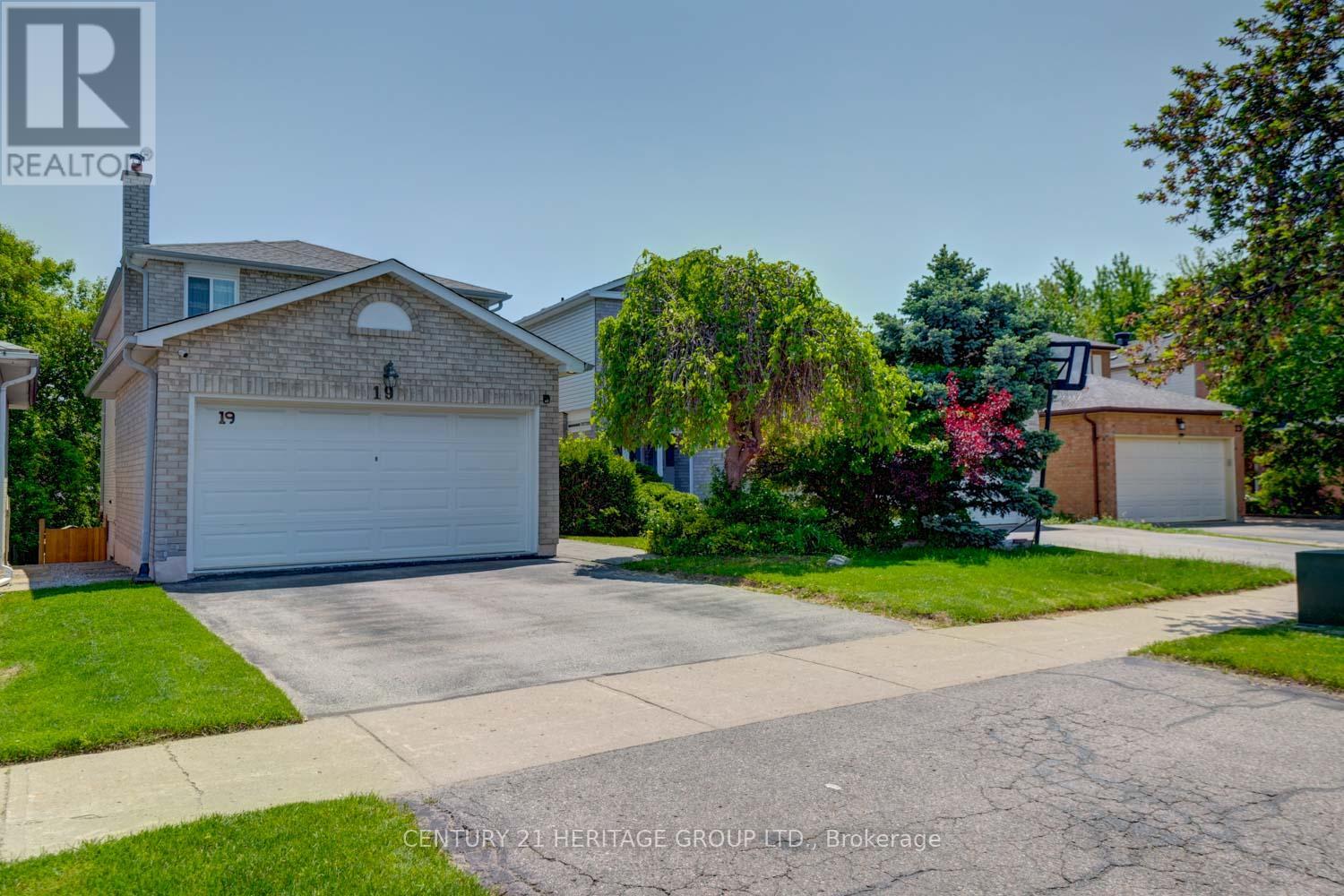 19 Bingham Street, Richmond Hill (North Richvale), Ontario  L4C 8Y6 - Photo 1 - N12192101