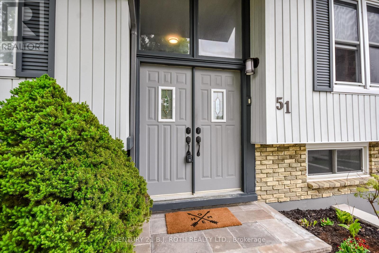 51 Heather Street, Barrie, Ontario  L4N 4M9 - Photo 4 - S12192032