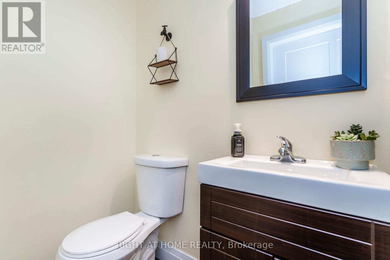 6 Fairway Court, Oro-Medonte, Ontario  L0L 2L0 - Photo 24 - S12192296