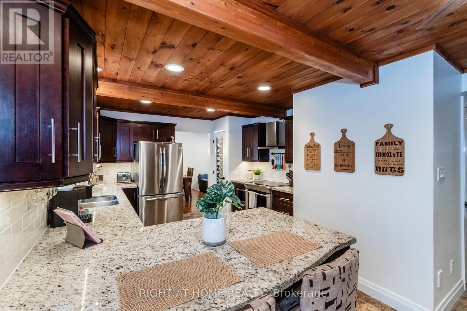 6 Fairway Court, Oro-Medonte, Ontario  L0L 2L0 - Photo 8 - S12192296