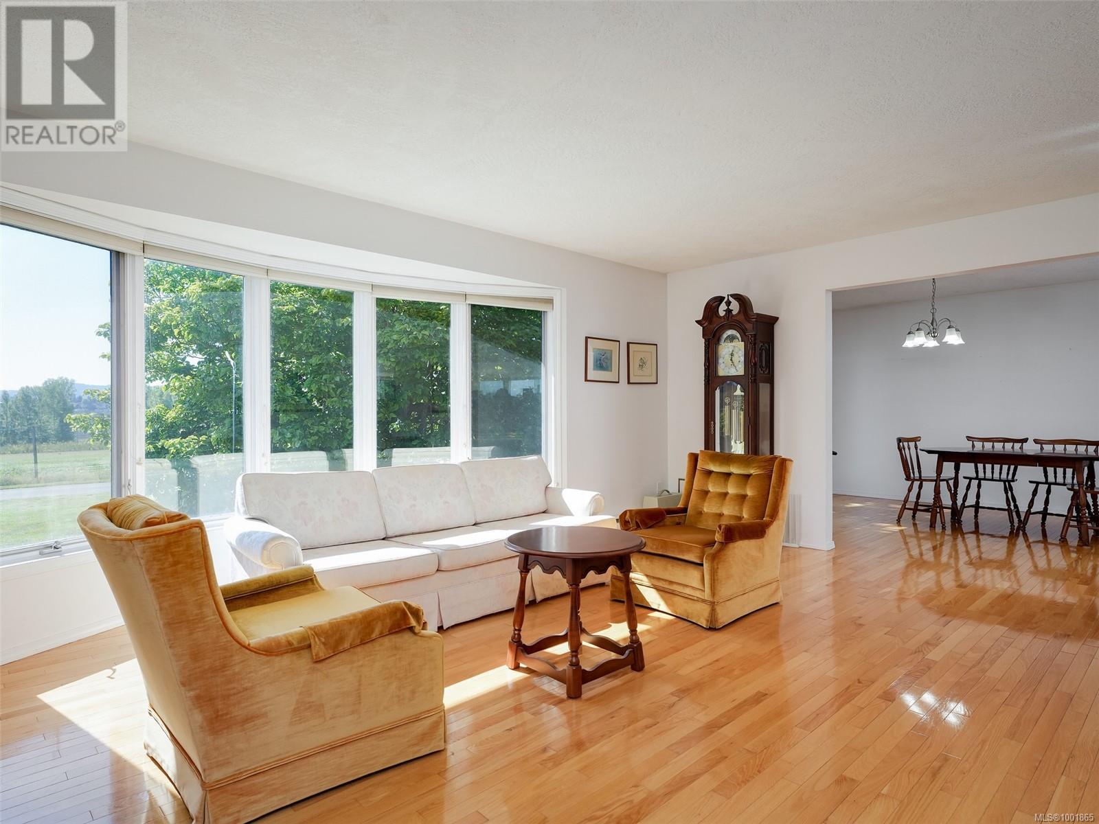 3191 Martindale Rd, Central Saanich, British Columbia  V8L 1V2 - Photo 11 - 1001865