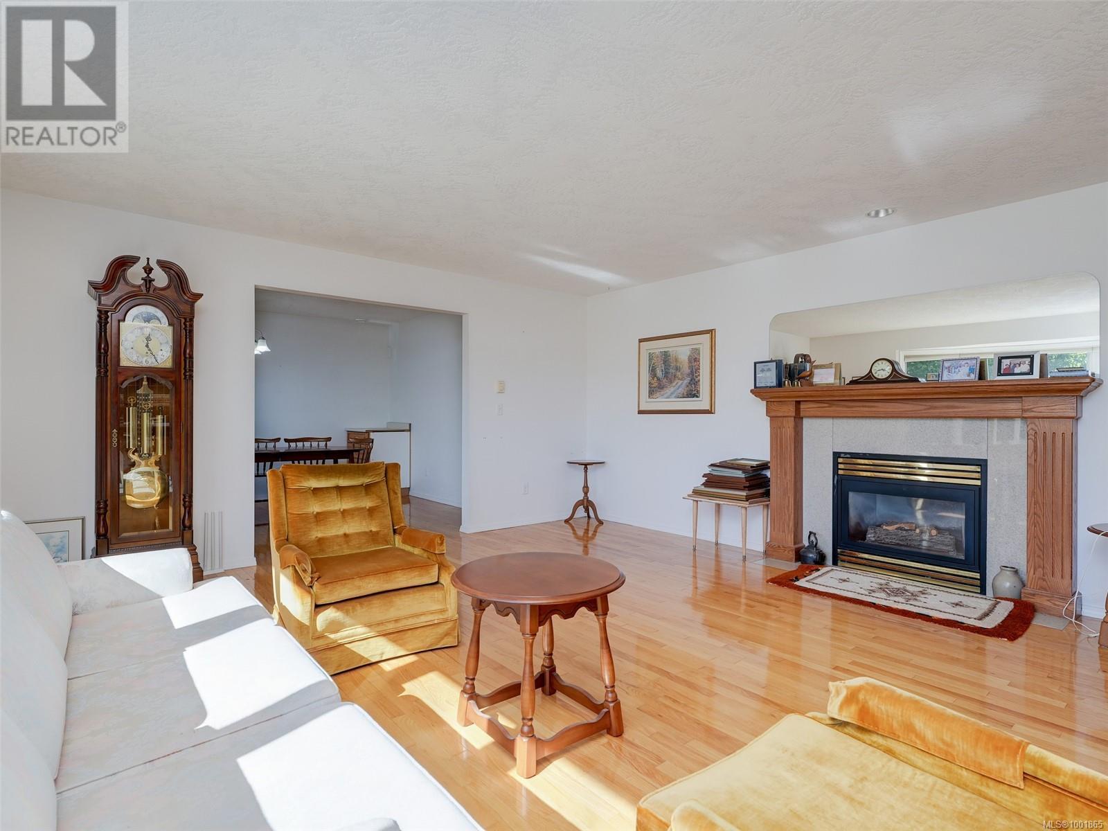 3191 Martindale Rd, Central Saanich, British Columbia  V8L 1V2 - Photo 12 - 1001865