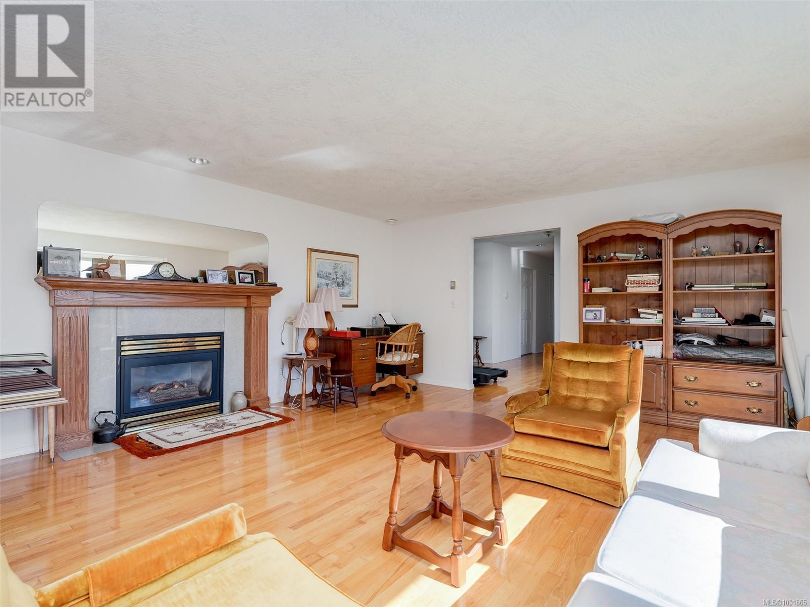3191 Martindale Rd, Central Saanich, British Columbia  V8L 1V2 - Photo 13 - 1001865