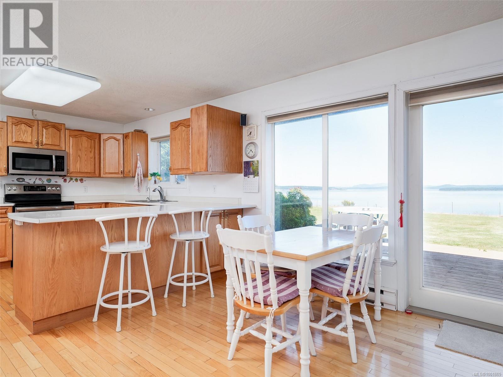 3191 Martindale Rd, Central Saanich, British Columbia  V8L 1V2 - Photo 15 - 1001865