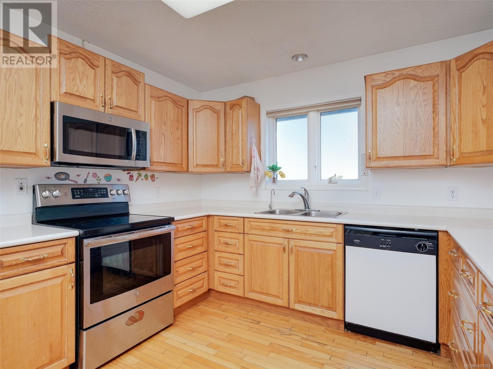 3191 Martindale Rd, Central Saanich, British Columbia  V8L 1V2 - Photo 16 - 1001865
