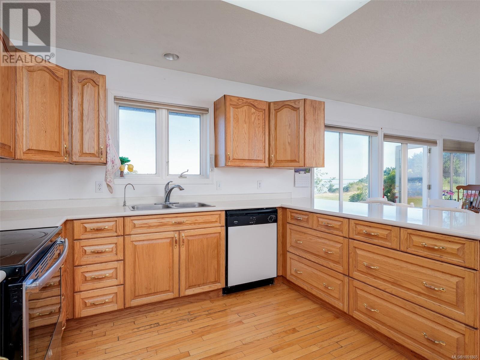 3191 Martindale Rd, Central Saanich, British Columbia  V8L 1V2 - Photo 17 - 1001865