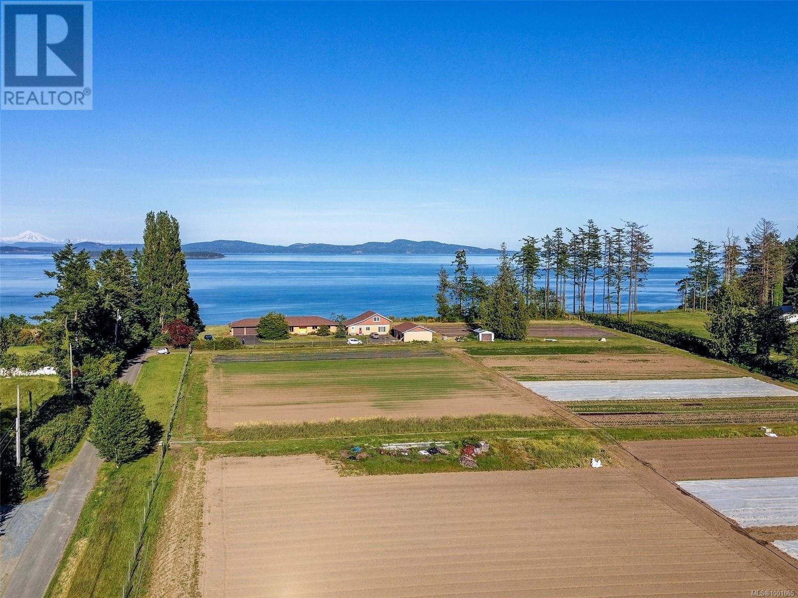 3191 Martindale Rd, Central Saanich, British Columbia  V8L 1V2 - Photo 2 - 1001865