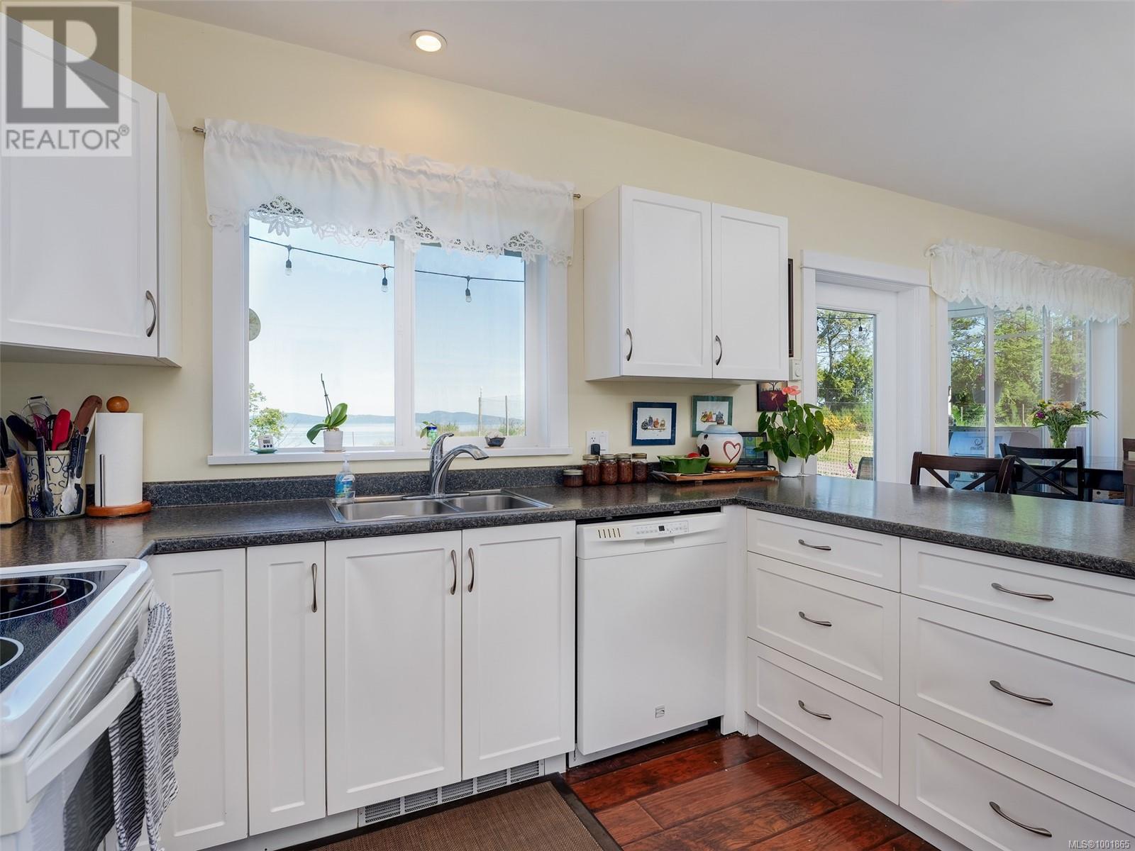 3191 Martindale Rd, Central Saanich, British Columbia  V8L 1V2 - Photo 33 - 1001865