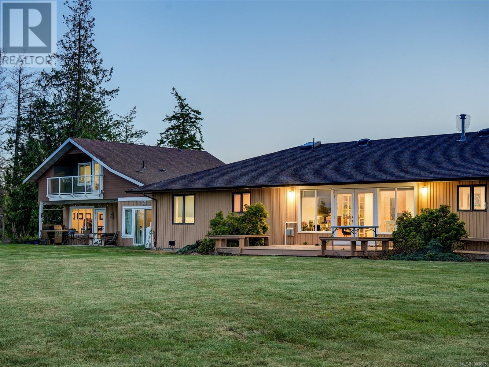 3191 Martindale Rd, Central Saanich, British Columbia  V8L 1V2 - Photo 5 - 1001865
